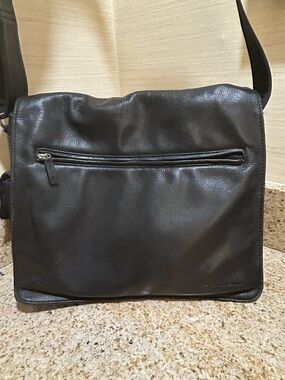 Fossil Black Leather Messenger Bag with Front Zip